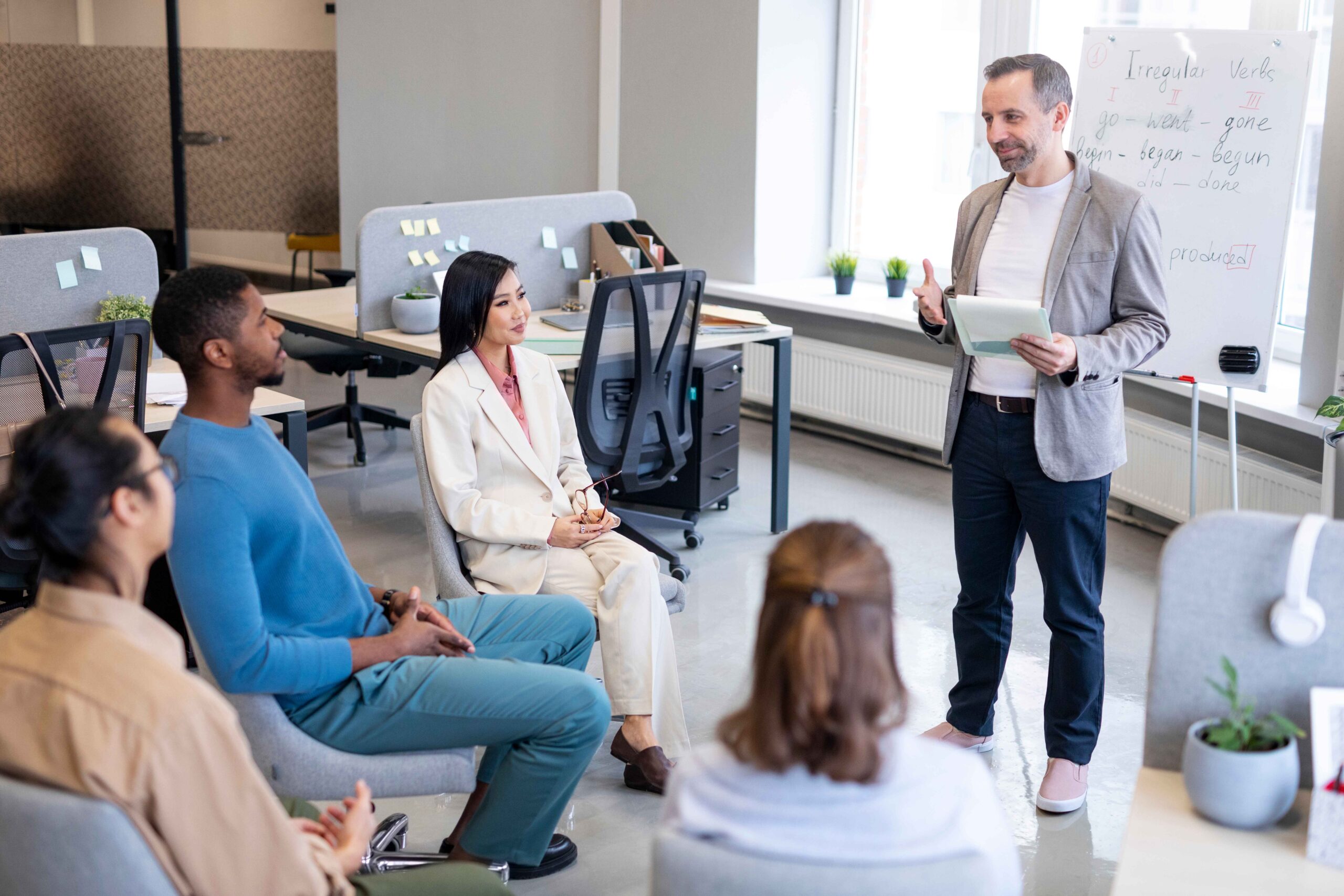 medium-shot-colleagues-learning-work medium-shot-colleagues-learning-work